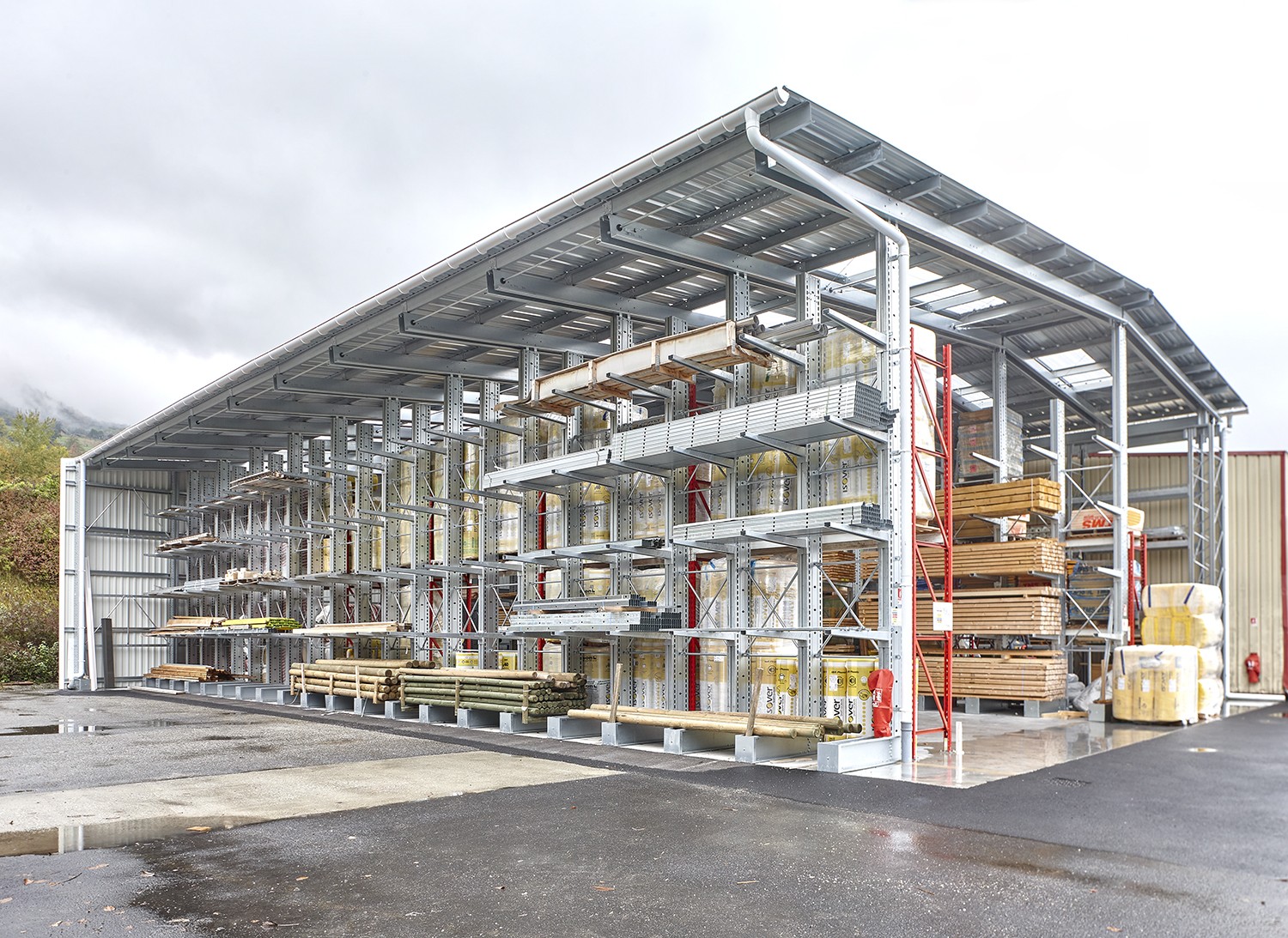 stockage-materiaux-exterieur-rack-couvert-cantilever