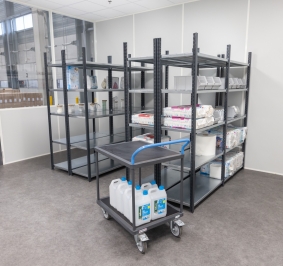 Prospace rekken + Provost laboratorium en dressoir
			