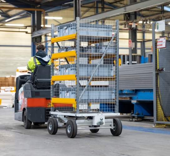 etagewagen met stapelbare bakken 
                