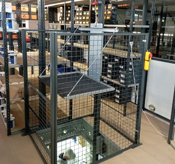 goederenlift
							