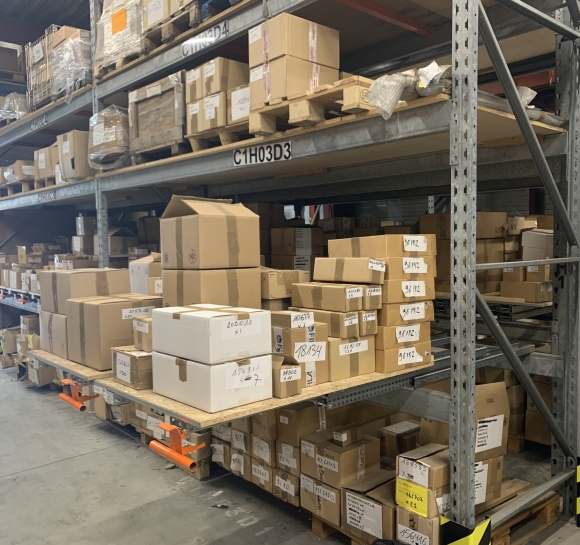 Telescopische lade voor pallets in open positie
							